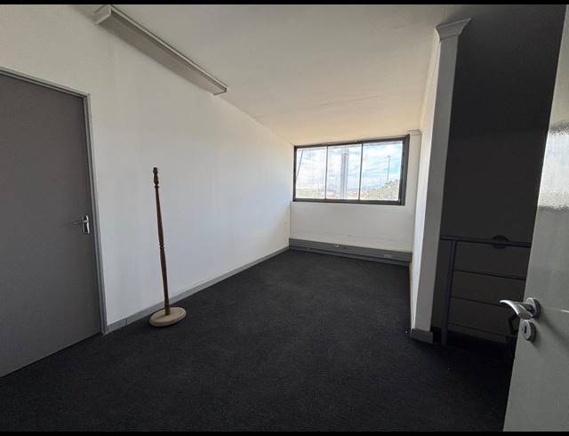 325M² WAREHOUSE TO LET IN AIRPORT INDUSTRIA